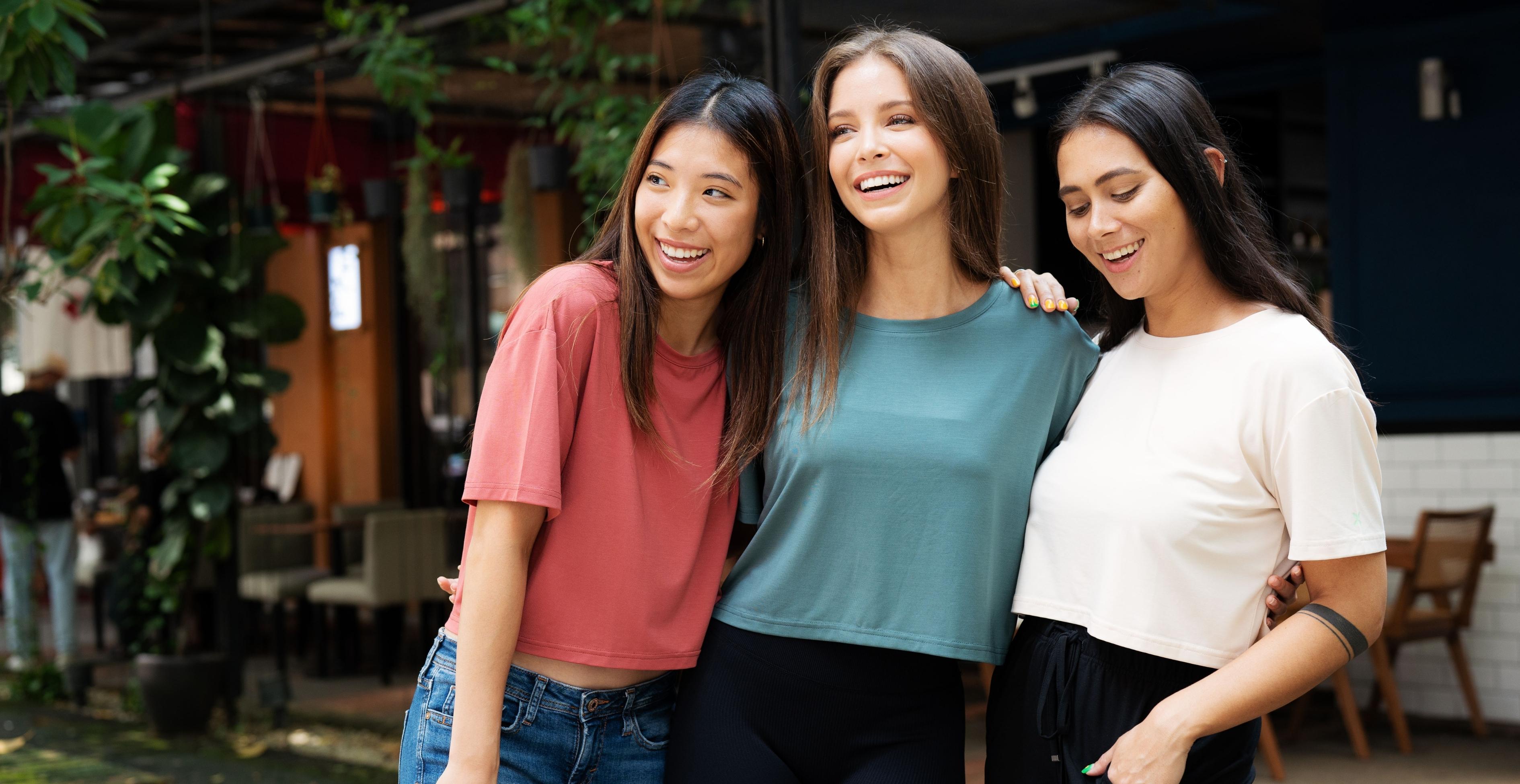 Three women outdoors in Kualesa Relaxed Cropped Tee Tanah Merah, Daun and Pasir